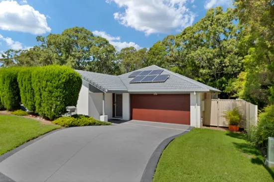 IMMACULATE FAMILY HOME CLOSE TO ALL AMENTIES!