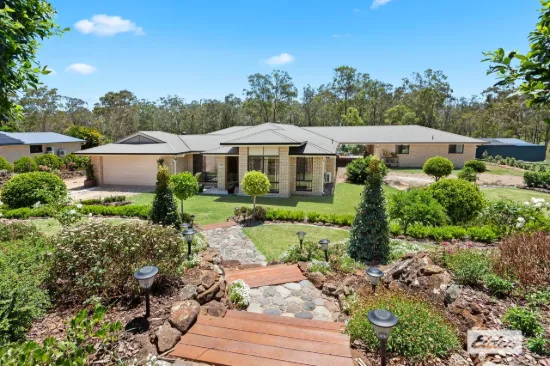 EXPANSIVE DUAL OCCUPANCY HOME.