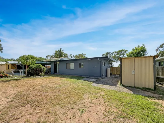 Coastal Cottage with direct beach access