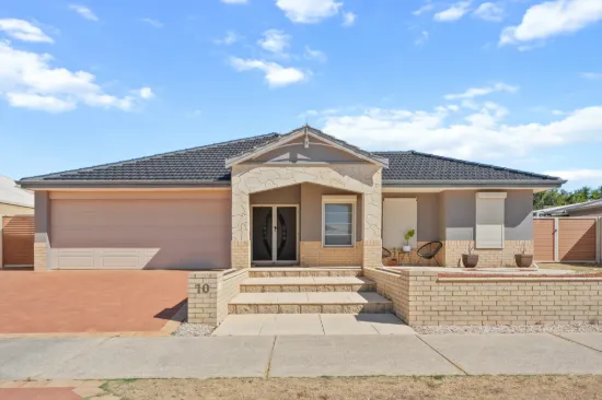 Well Designed Family Home in Sought after Secret Harbour