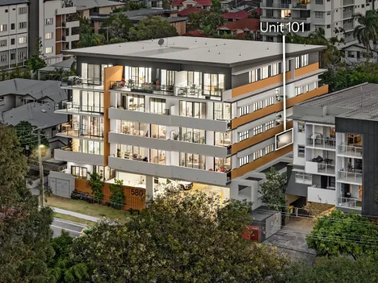 Architecturally Designed Elegance in the Heart of Sherwood