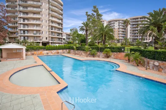 Spacious 1-Bedroom Ground Floor Apartment with Generous Courtyard in Resort Styl