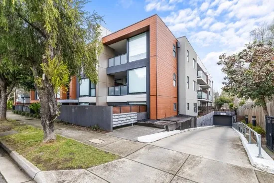 MOVE IN AND ENJOY THE LIFESTYLE