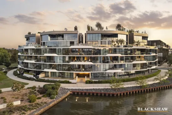 Sapphire Luxury Waterfront Apartment