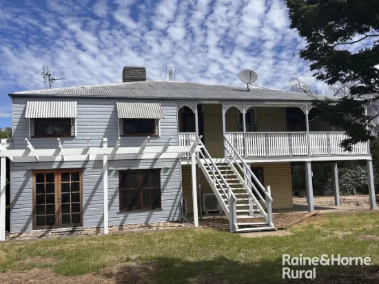 Beautiful Queenslander on double block