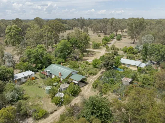 A rare opportunity to secure a large lifestyle holding with multiple dwellings and water resources, all just minutes from the heart of Benalla.