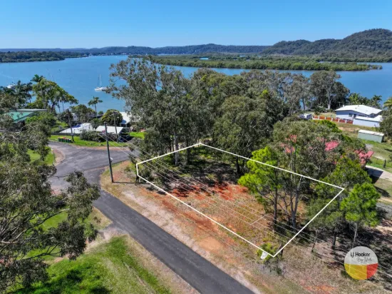 STUNNING WATERVIEW BLOCK – 678m2