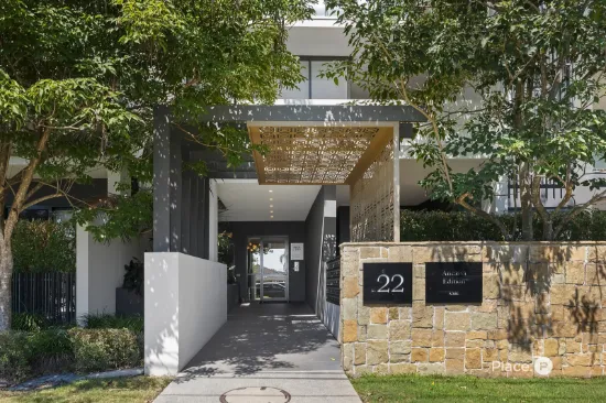 Leafy Villa Style Ground Floor Apartment in Prime Lifestyle Location