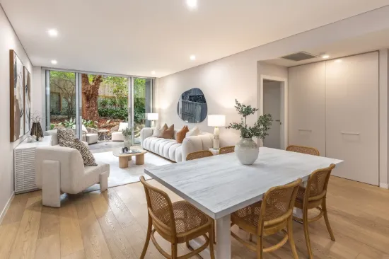 Luxurious Expansive Garden Apartment