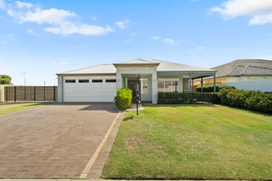Big on space, big on lifestyle - the ultimate Lakelands family home.