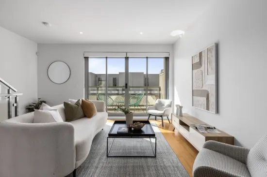 Modern Townhouse with Inner-North Lifestyle Appeal