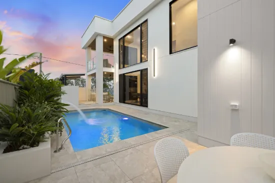 Waterfront Masterpiece, Bayfront on the Coral Sea