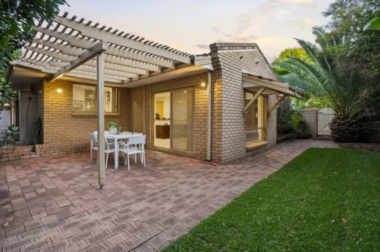 STREET FRONT RESIDENCE IN THE HEART OF APPLECROSS