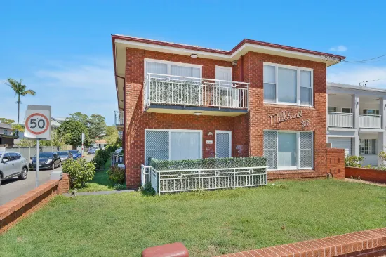 Coastal 2-Bedroom Apartment in Prime Beachside Location