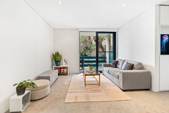 Stylish East-Facing Apartment in the Heart of Dee Why – Coastal Living at its Best!