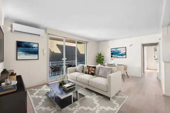 Sunlit Coastal Apartment Moments To Tamarama and Bondi Beach With Undercover Parking