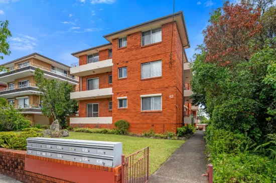 Desirable Top Floor Apartment with Stylish Updates