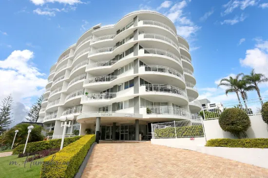 Exceptional Broadwater Outlook in Sought-After Marine Parade Position