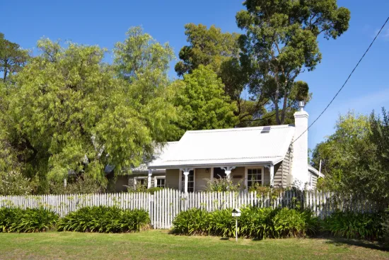 Beautifully restored 1860s Miner's cottage in the tightly held pond precinct