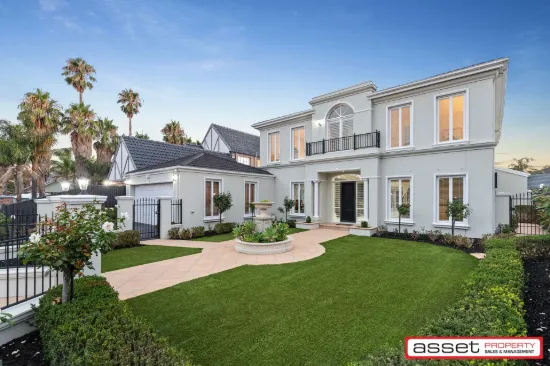 Waterfront Elegance in Prestigious Court Setting