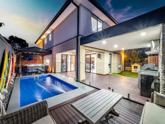 **THE BEST VALUE FOR MONEY IN SETTLERS RUN** A STUNNING BOUTIQUE-BUILT HOME WITH EXPANSIVE PARKLAND ADJACENT!