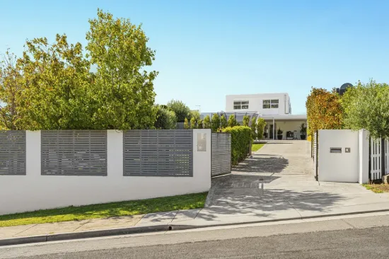 Luxury Family Living on a Private and Level 1,472m2 Allotment