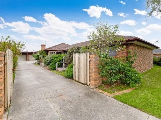 LARGE FAMILY HOME, TRAIN STATION LOCATION, 1204SQM BLOCK WITH SIX-UNIT POTENTIAL!