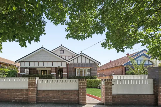 Exquisite Family Bungalow Enjoying Prestige And Position