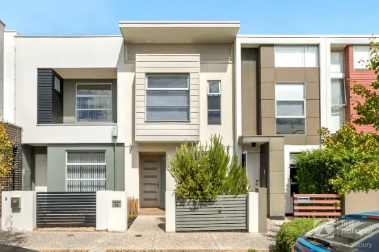 A MODERN BEAUTY WITH AN ABUNDANCE OF SPACE!