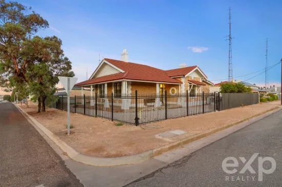 Stately period home, renovated and ready
