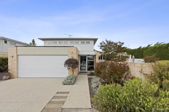 Refined Living in a Quiet Cul-De-Sac