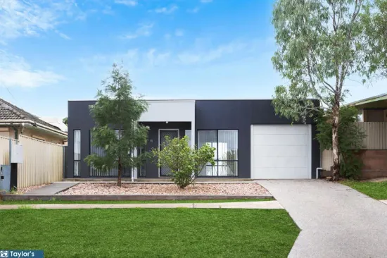 MODERN LOW-MAINTENANCE LIVING IN A CONVENIENT LOCALE