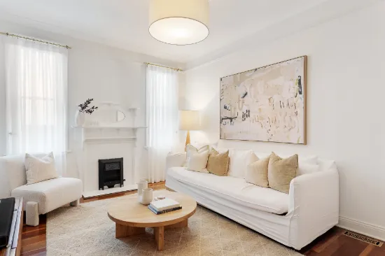 Sunshine And Light In Charming Parkside Clovelly Home
