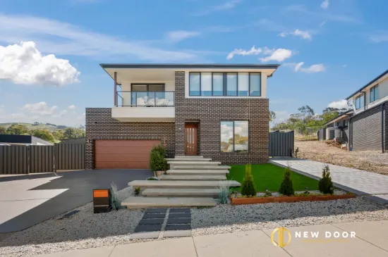 Contemporary Charm. Grand Scale Living.