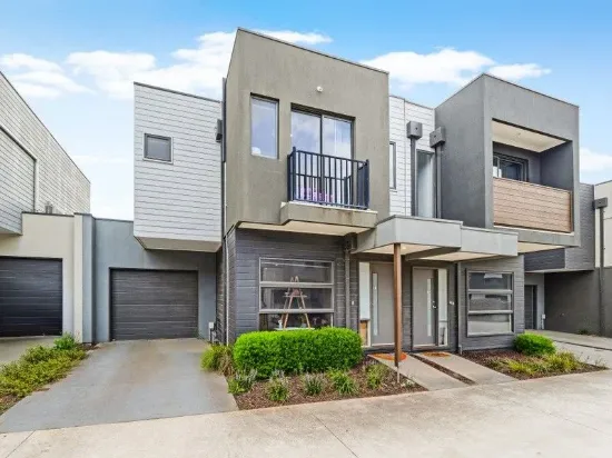 Modern, Stylish & Low-Maintenance Living in Cranbourne West!