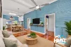 CHARACTER-FILLED QUEENSLANDER ON THE CITY FRINGE