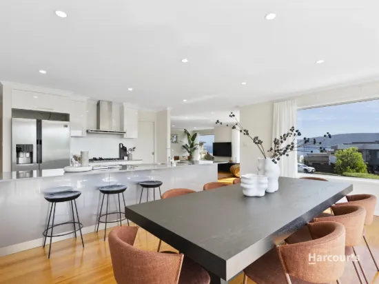 Expansive Family Living with Lifestyle to Match