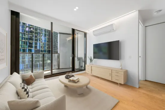 Two-Bedroom Apartment in the Heart of Melbourne CBD