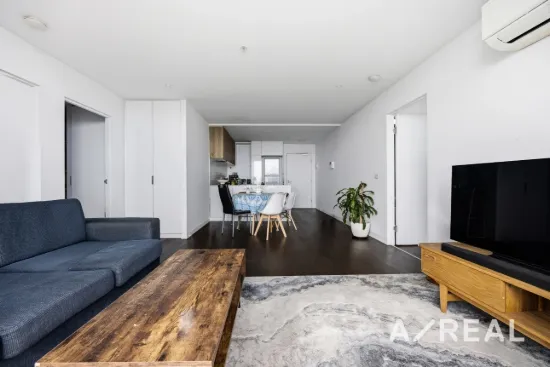 Elevated Bay Views with Glimpses of the City Skyline