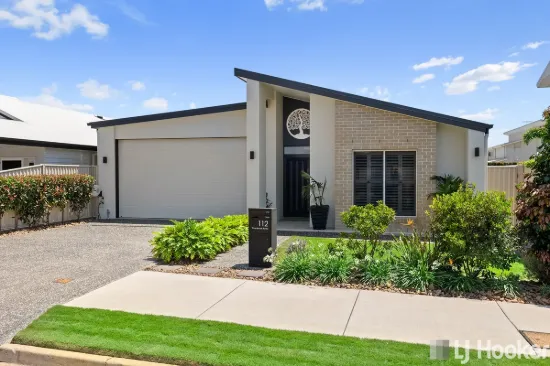 STYLISH MODERN HOME WITH HIGH-END FINISHES & OVERSIZED GARAGE