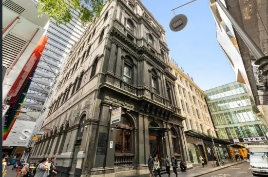 PRIME HERITAGE BUILDING - SPLIT LEVEL ONE BEDROOM APARTMENT...
