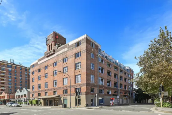 Fresh & Modern Studio in the Iconic "Georgina Apartments"