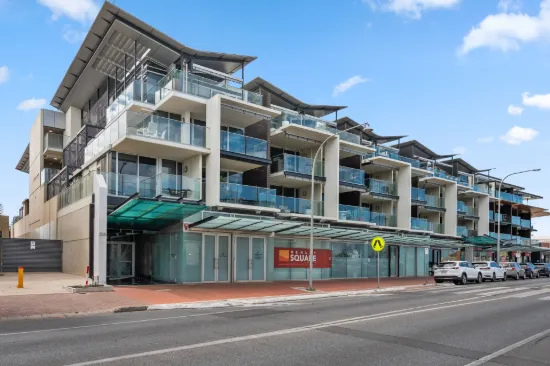 Two-Bedroom Apartment Steps from Cafés, Restaurants & the Beach - The ideal Coastal Retreat