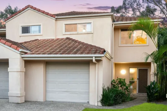 Private Townhouse Retreat in Parkside Pocket