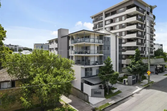 Stylish Apartment Living with Lift Access in Prime Lifestyle Location