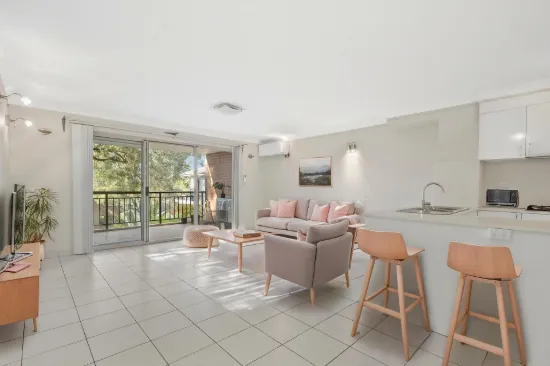 Peaceful North-Facing Apartment in a Quiet Cul-de-Sac