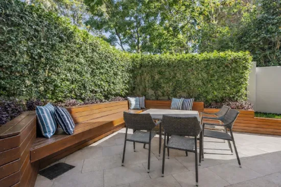 Entertainer's courtyard apartment in a prime enclave a short stroll to everything