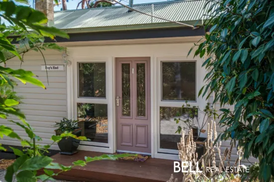 'Day's End' - Quiet and Secluded Fully Renovated Charmer with Mountain views.