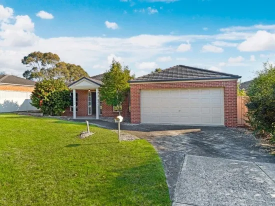 PEACEFUL LOCATION WITH CHARMING FAMILY APPEAL