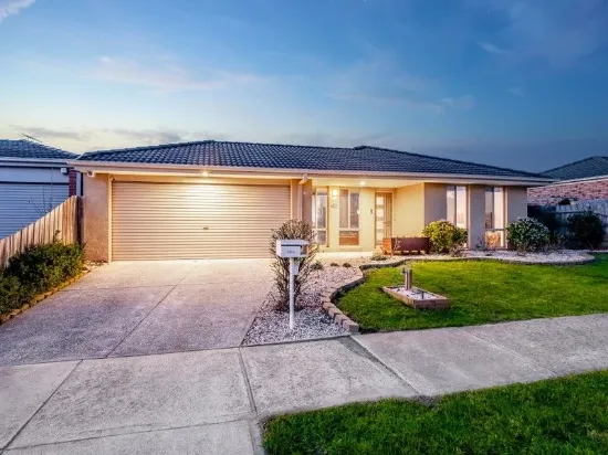 **FABULOUS FOUR-BEDDER IN A FANTASTIC LOCATION WITH 520 SQM OF LAND! **